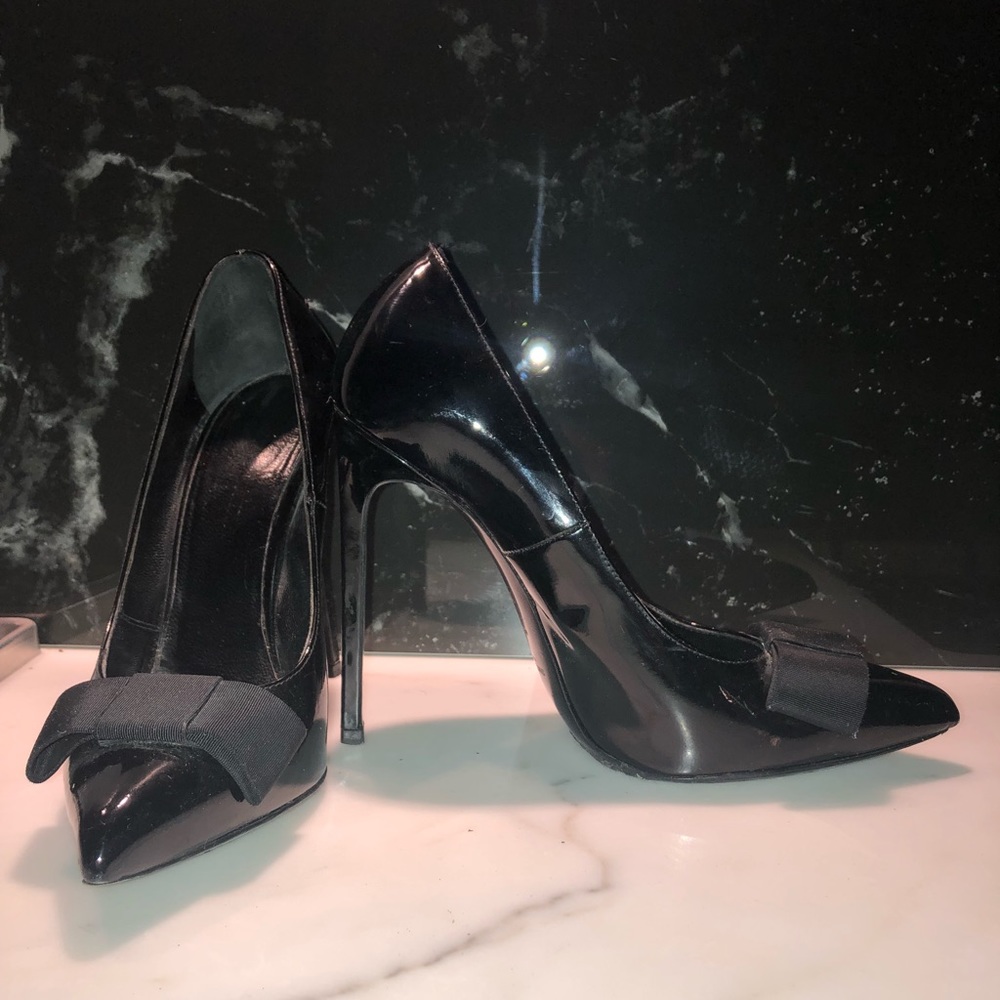 Saint Laurent patent leather pump with satin bow
